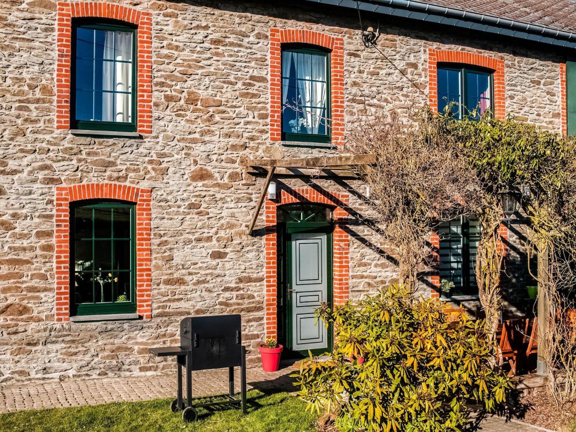 Pretty Farmhouse In Houffalize With Courtyard Экстерьер фото